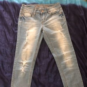 🌸Distressed skinny jeans